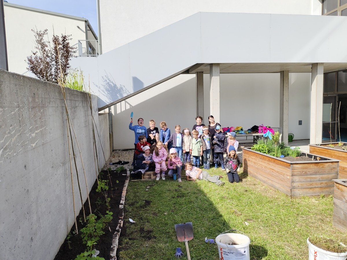 Der blubbernde Hexenkessel – unser Kräuterprojekt