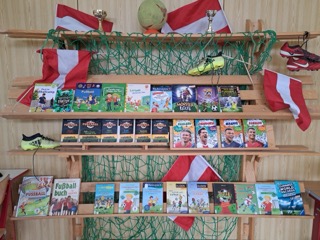 Fußballfieber in der Schulbibliothek